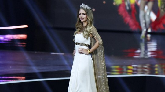 Национальный костюм Анастасии Вензы вызвал бурю обсуждений на «Мисс Вселенная»