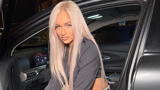 «Такого я точно не ожидала»: Элина Рахимова показала подарок от самых преданных поклонников.