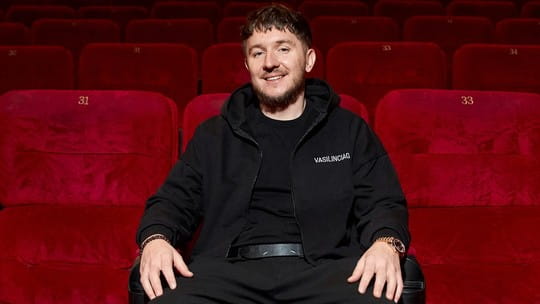 Трудности за кадром: Денис Кукояка о борьбе с критикой, паническими атаками и жизненными испытаниями