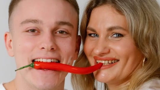 Альберт Гракович с палкой набросился на Артёма — Вероника вмешалась